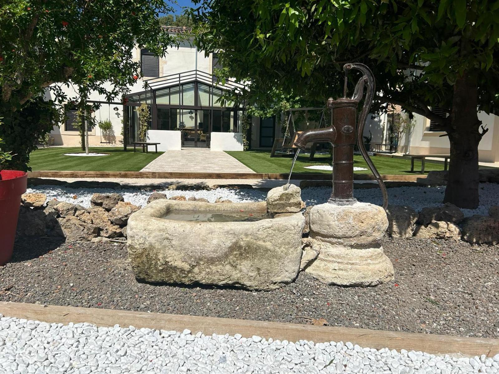 Les Marronniers Bed & Breakfast Laverune ภายนอก รูปภาพ