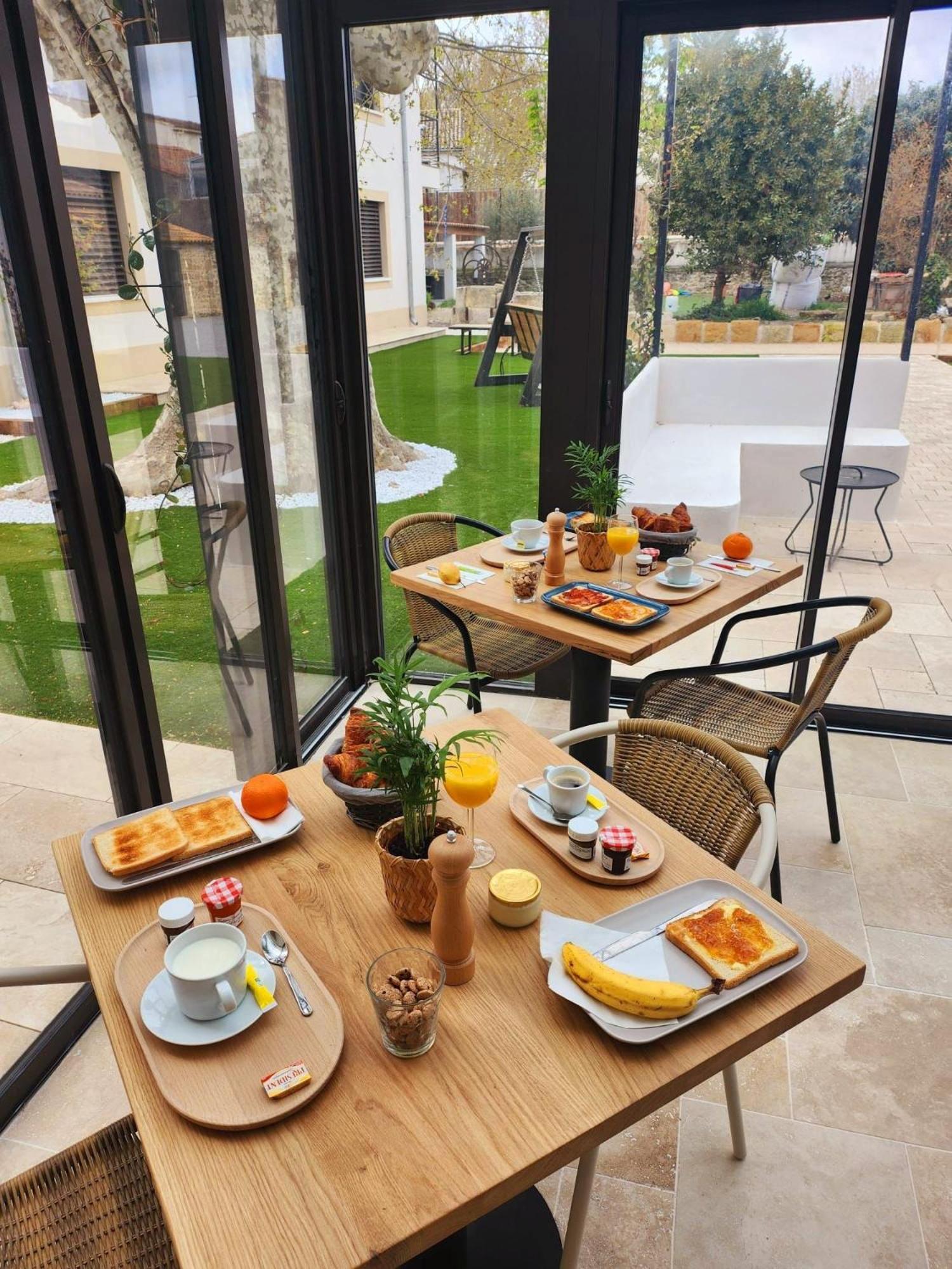 Les Marronniers Bed & Breakfast Laverune ภายนอก รูปภาพ