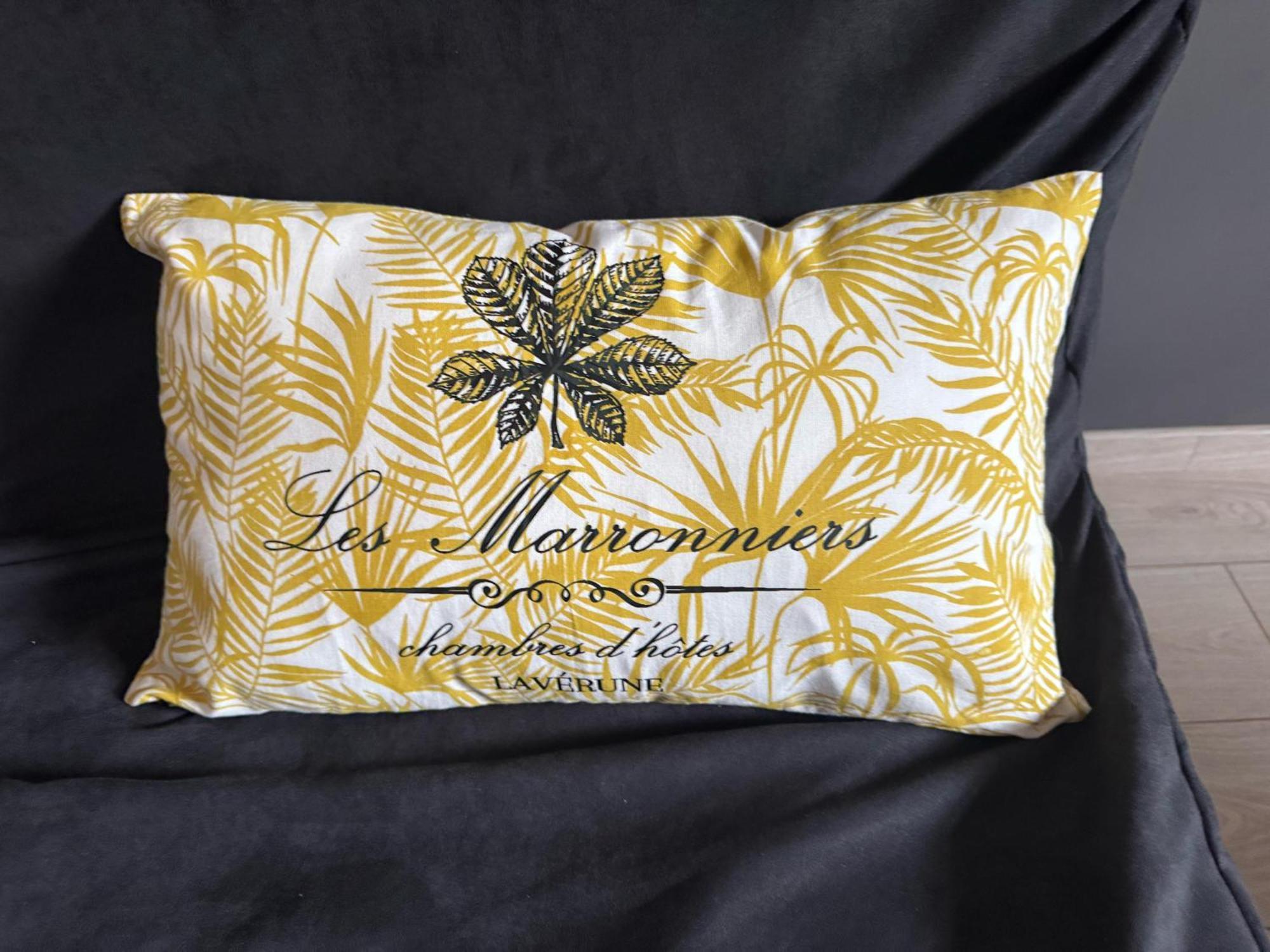 Les Marronniers Bed & Breakfast Laverune ภายนอก รูปภาพ